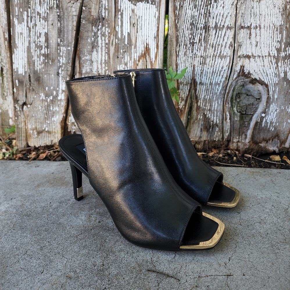 New DKNY Boston Leather Open Toe Sandals Black Womens Size 8